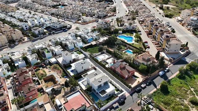 AMPLIA PARCELA EN ORIHUELA COSTA - foto 2