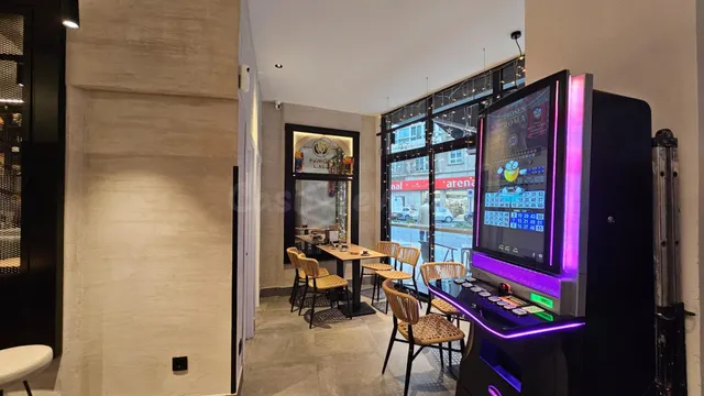 TRASPASO CAFÉ-BAR EN PLENO CUATRO CAMINOS – A CORUÑA - foto 2