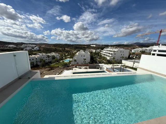 Ático de Lujo con Piscina Infinity Privada en Estepona — 39