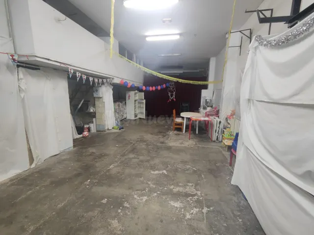 Oportunidad de Inversión en Burjassot: Local Comercial con p - foto 5