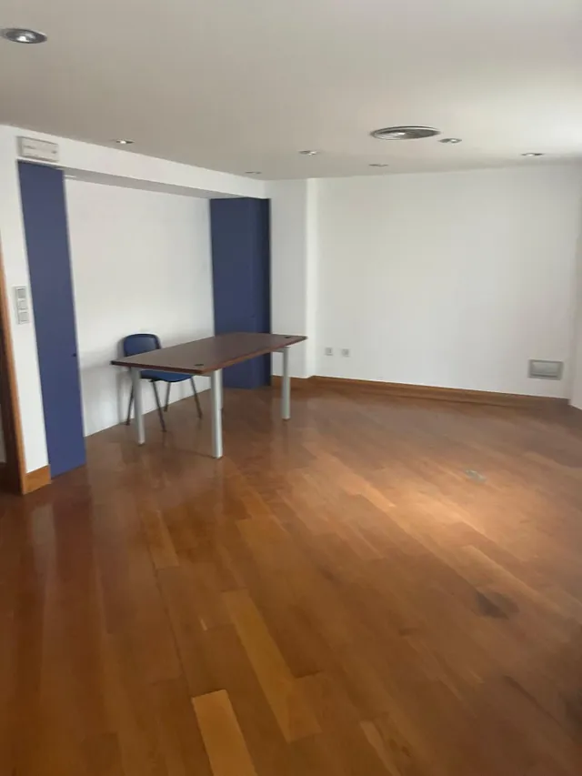 Local en pleno centro con mucho potencial ( hotel, pisos, oficina) — 6