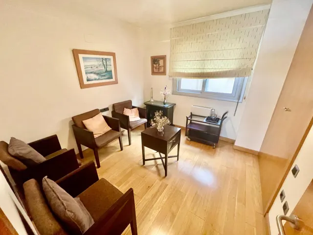 Muy buen piso de 4 Dorm. en Av. Oscar Espla — 26