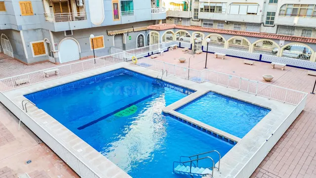 se vende un atico de 2 dormitorios en comunidad con piscina  - foto 2