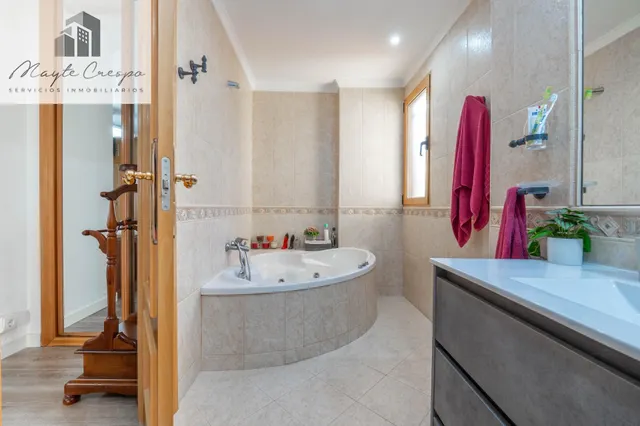CHALET CON PISCINA Y JARDÍN A SOLO 10 MINUTOS DE GRANADA — 48
