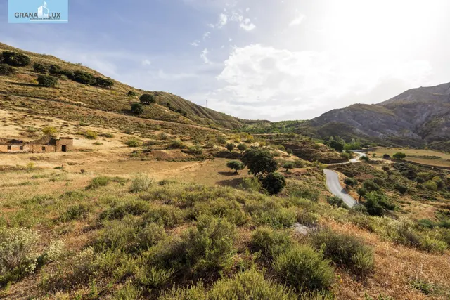 En Venta Maravilloso Paraje Natural, a medio camino entre Granada y Sierra Nevada, a veinte minutos en coche, desde cada una de ellas. — 19