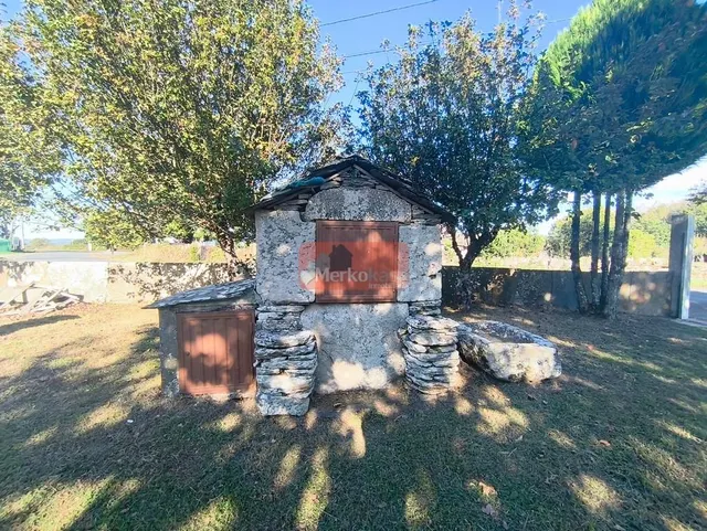 Casa de piedra gallega en venta en Begonte: espacio, encanto y tranquilidad — 43