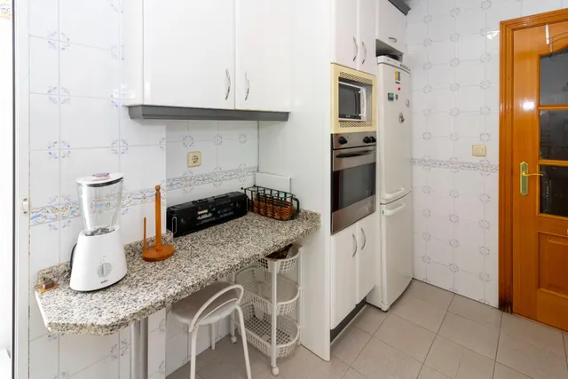 PISO EN CASCO ANTIGUO DE TRES DORMITORIOS, DOS BAÑOS,GARAJE Y TRASTERO. — 7