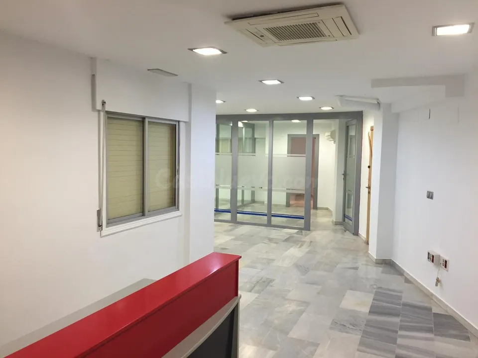 Oficina en venta en avenida gran capitán, Córdoba | 229 m2 | 6 despachos | precio negociable