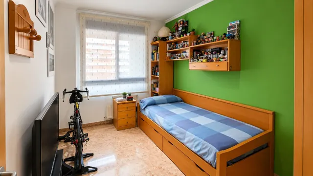 Ref- 08701 Salico presenta - AMPLIA VIVIENDA DE 4 habitaciones, 2 GARAJES Y TRASTERO EN ZONA SENSAL — 25