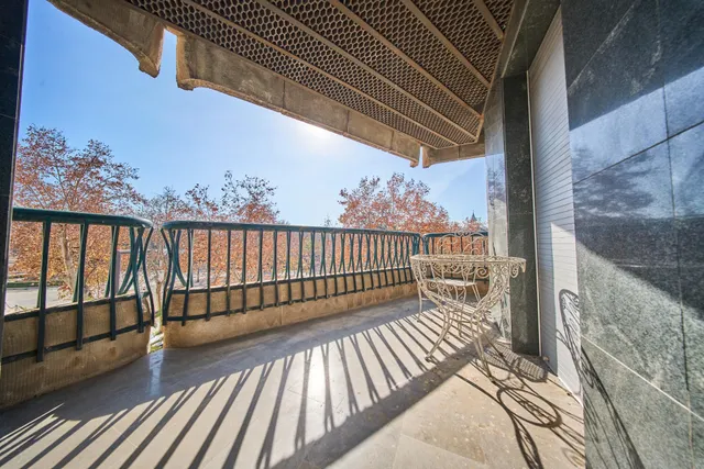 Residencia exclusiva en Paseo del Salón con vistas despejadas — 22