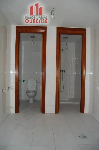 AMPLIO LOCAL COMERCIAL EN EL VEINTIUNO — 24