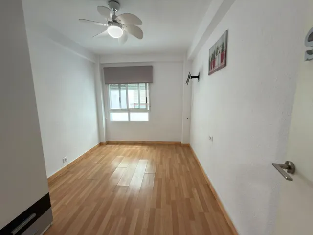 Espacioso y Moderno Piso Reformado en Altozano, Alicante - ¡Tu Nuevo Hogar Te Espera! — 18