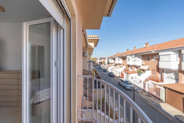 Espectacular chalet adosado en el Vial de Churriana de la Vega: eficiencia, confort y listo para entrar a vivir! — 35