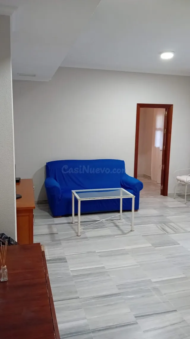 Centro San Vicente, calle Torneo, junto al Río. Excelente apartamento amueblado se alquila. Ascensor. — 3