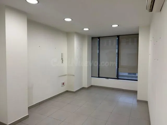 OFICINA EN VENTA EN PLENO CENTRO DE MANRESA – UBICACIÓN PREM - foto 3