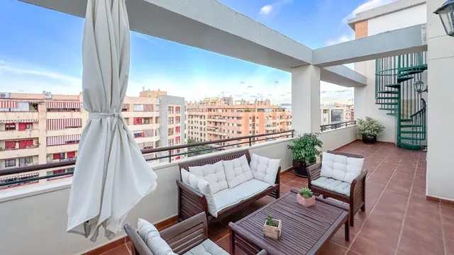 ÁTICO CON SOLÁRIUM EN AVDA. IMPERIO ARGENTINA. MÁLAGA