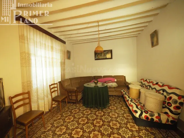 Casa en pleno centro de Argamasilla, para reformar o como so - foto 2