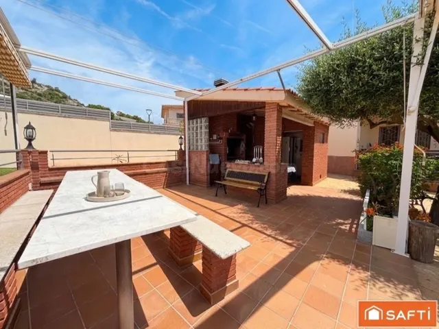 EXCLUSIVA VIVIENDA CON PISCINA Y JARDÍN A UN PASO DE SITGES. - foto 5