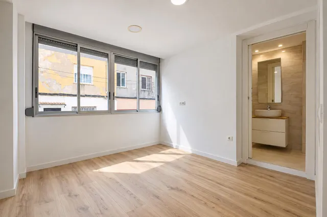 ¡LUMINOSO PISO TOTALMENTE REFORMADO, 100% EXTERIOR Y CON EXCELENTE LUZ NATURAL! — 24