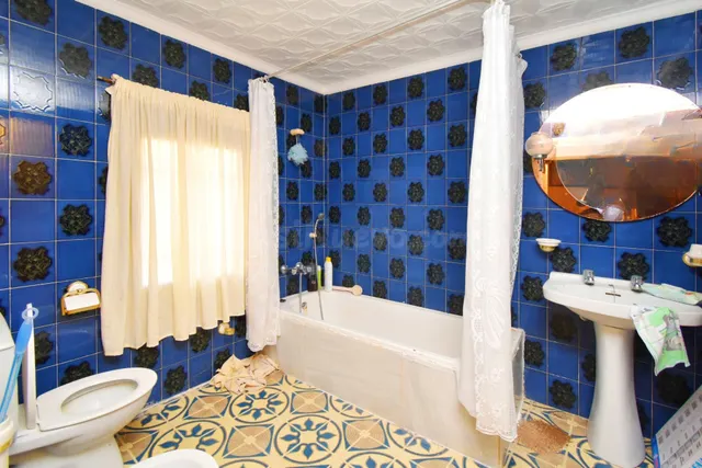 Casa a reformar en ejido norte con porche y zona de aparcami - foto 3