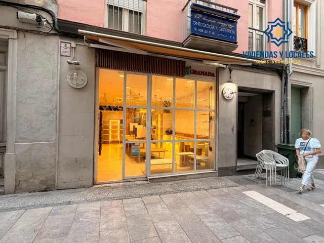 Calle Navas. Local comercial con salida de humos en la zona  - foto 2