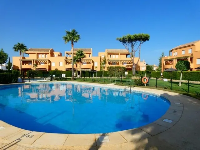 Increíble apartamento en planta baja ( Novo Sancti-Petri ) — 2