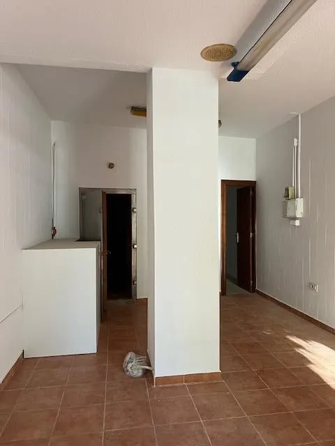 Alquiler de local comercial en el centro , próximo a la plaza circular — 7