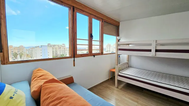 Apartamento rentable en Torrevieja con piscina y vistas al mar — 10