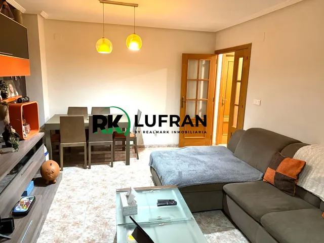 Piso con urbanización y garaje en ciudad jardín — 4