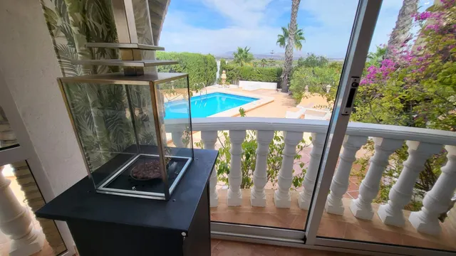 Chalet esquina de 3 Dormitorios y 3 Baños en parcela grande arreglada de 600m2 con piscina y garaje privado — 32