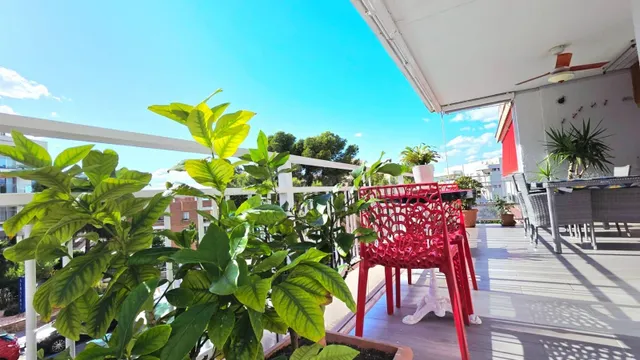 Moderno y Luminoso Piso Reformado en el Corazón de Salou - foto 2