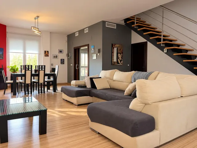 Espectacular  casa unifamiliar con piscina privada, domótica y placas solares — 9