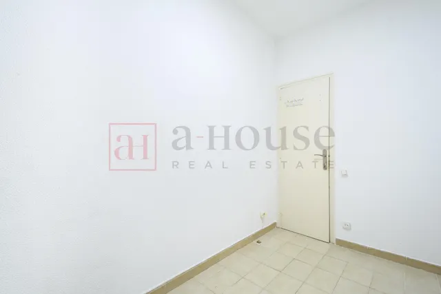 PISO PARA ENTRAR A VIVIR CON EXCELENTE UBICACIÓN EN SAGRADA FAMILIA — 27