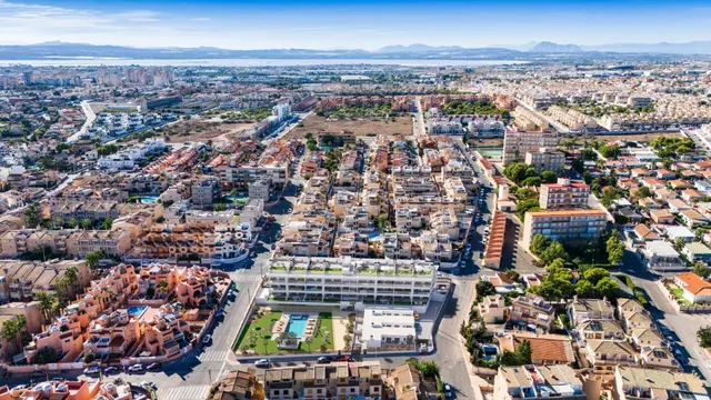 Apartamentos de nueva construcción con licencia turística a 300 m de la playa en Torrevieja — 22