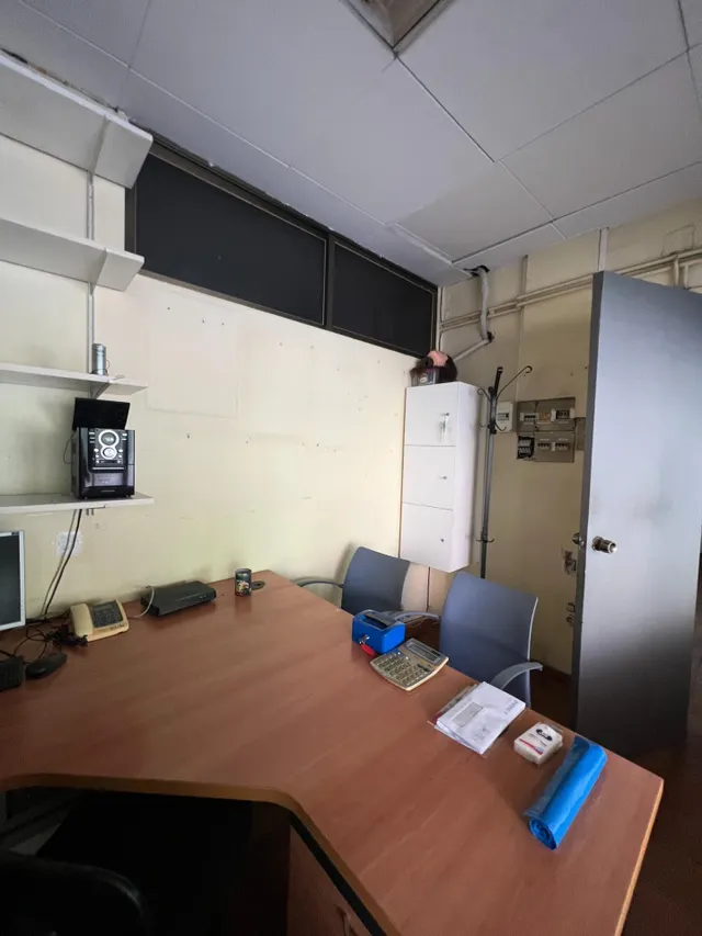 DESTACABLE Y PECULIAR LOCAL en VENTA o ALQUILER en Martorell. — 16