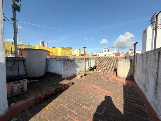 Casa con patio, terraza y acceso a dos calles en el centro de Beniarjó — 46