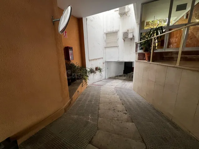 OPORTUNIDAD DE INVERSIÓN: PARKING CON 10 PLAZAS DE GARAJE EN - foto 4