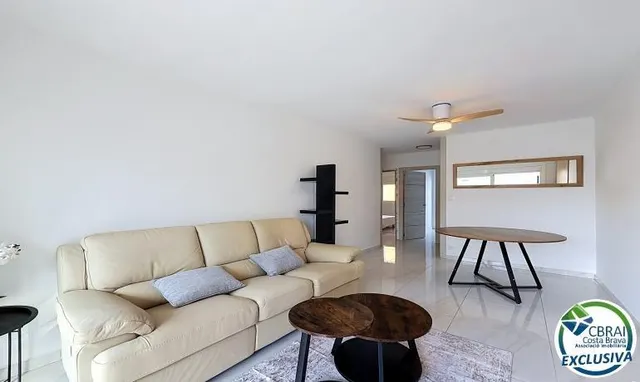Apartamento 2 dormitorios renovado con terraza en Santa Margarida, Rosas — 8