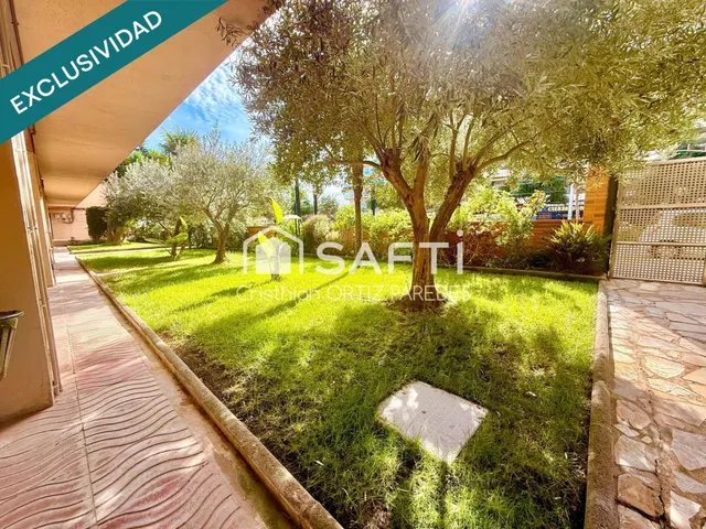 Se vende piso en primera línea con piscina — 28