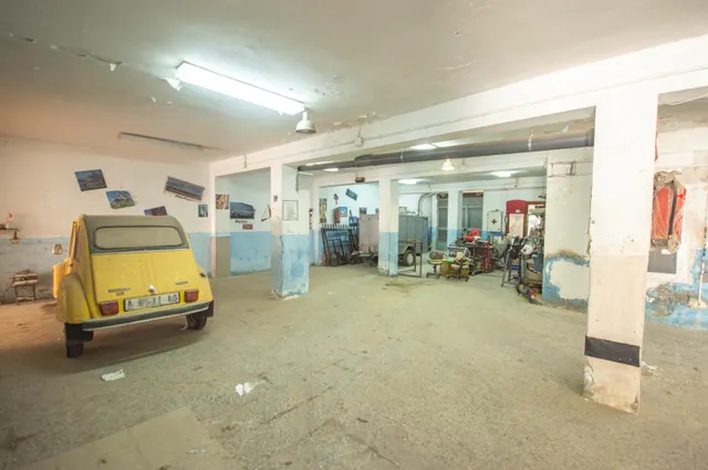 Local comercial de 333 m2 con gran patio de 200 m2 en calle Haití — 10