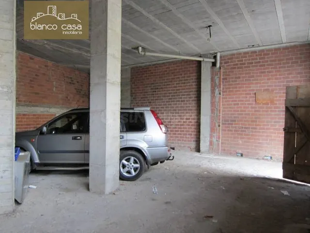 Venta de local y entreplanta junto a IES Alfredo Brañas - foto 2