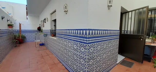 Edificio de tres plantas y local comercial en el centro de Chiclana — 12