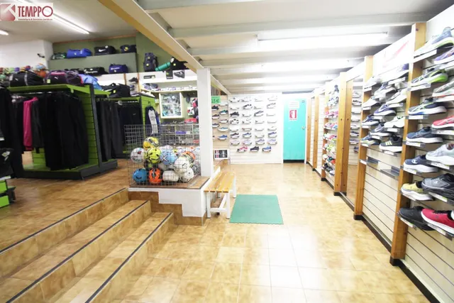 LOCAL COMERCIAL EN ALQUILER – CALLE CÉNTRICA CON GRAN ESCAPA - foto 4