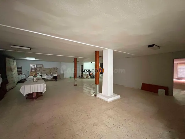 LOCAL COMERCIAL CÉNTRICO CON OCHO ESCAPARATES — 5