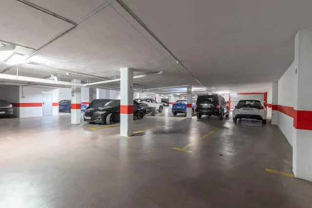 Ideal inversores!!! 35 plazas de aparcamiento y 5 trasteros, todo alquilado — 7