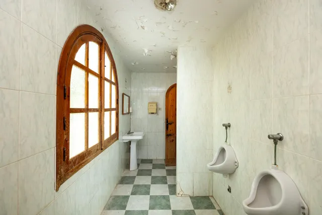 Terreno urbanizable, actualmente hay un restaurante. — 29