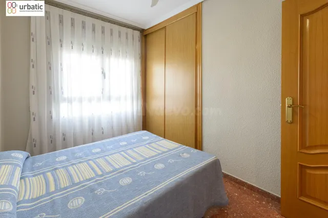 Piso de 3 habitaciones y vestidor con ascensor en el centro de Quart de Poblet — 3