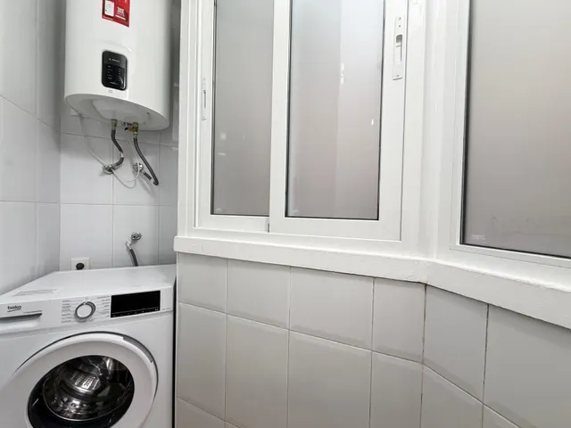 Apartamento totalmente reformado cerca de parque de las naciones con 2 dorm. 1 baño. con piscina. superficie 70 m2. — 29