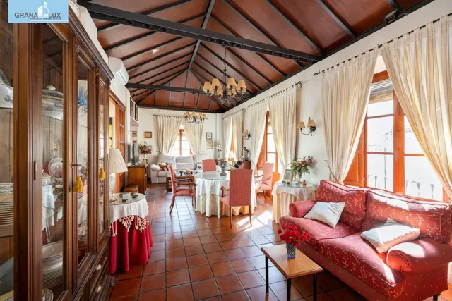 GRAN CASA EN ALBAICÍN BAJO. — 31