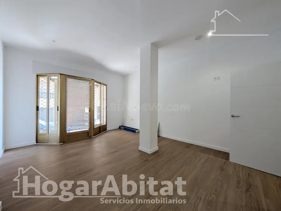 ¡DISFRUTA DE ESTA ENCANTADORA PLANTA BAJA REFORMADA CON AMPLIA TERRAZA!